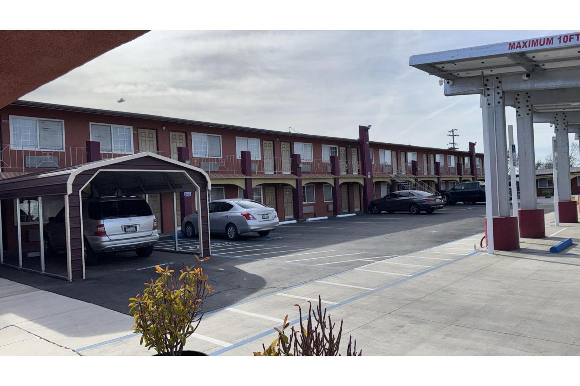 Sunstar Inn Los Banos Extérieur photo