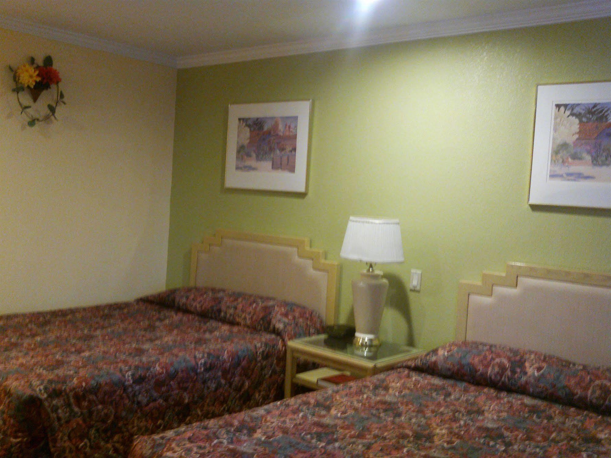 Sunstar Inn Los Banos Extérieur photo